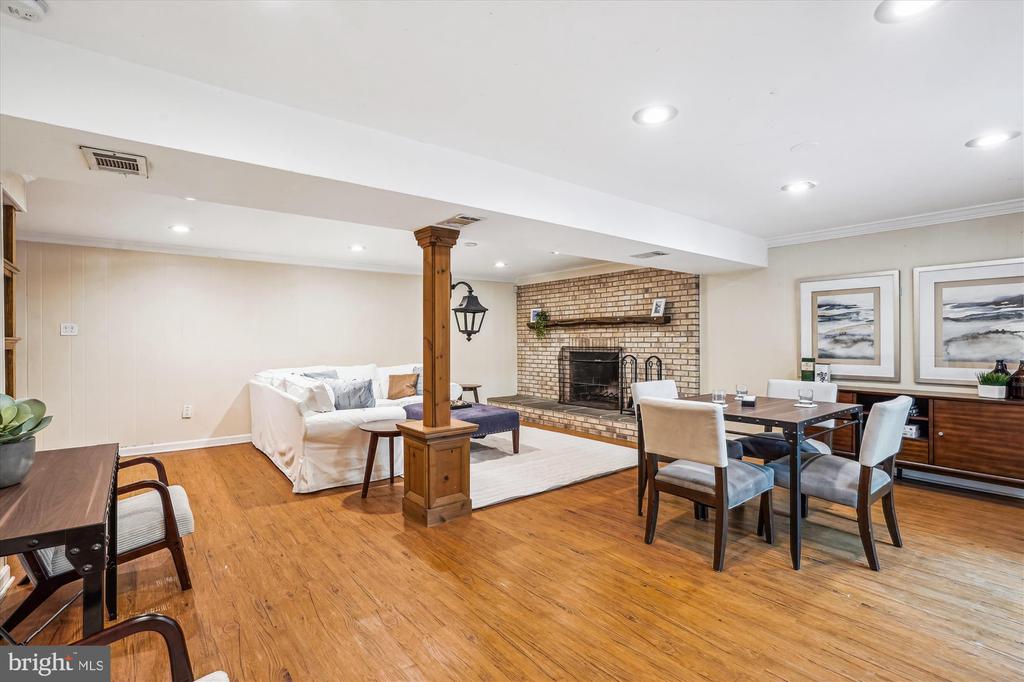 8322 Cushing Ct
