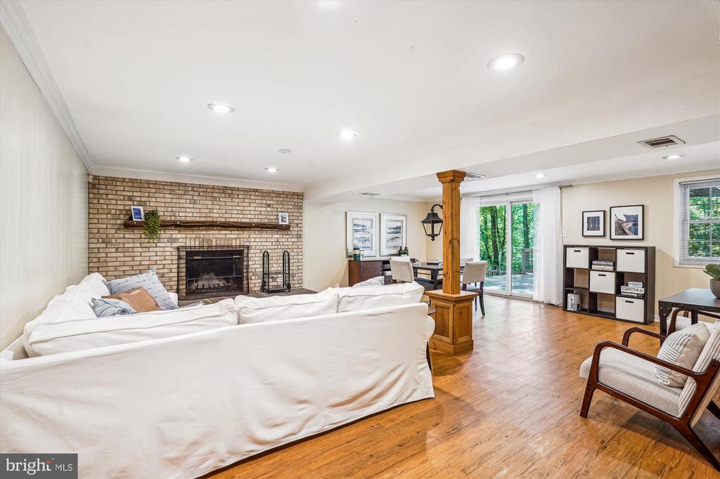 8322 Cushing Ct