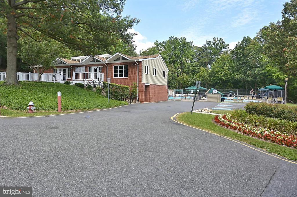 8322 Cushing Ct