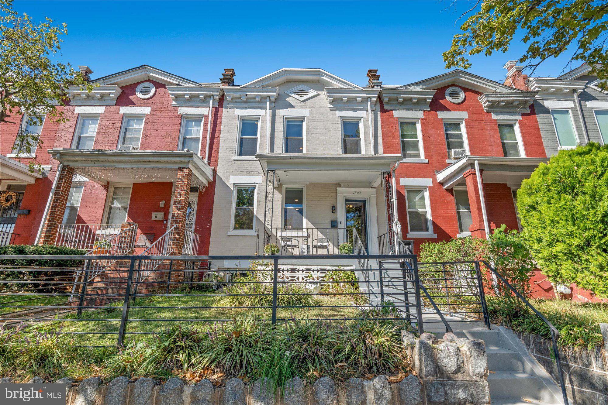 1204 5th St NE