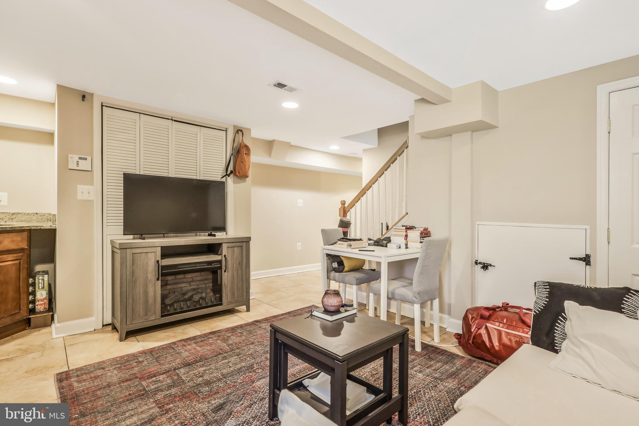 1628 Eckington Pl NE