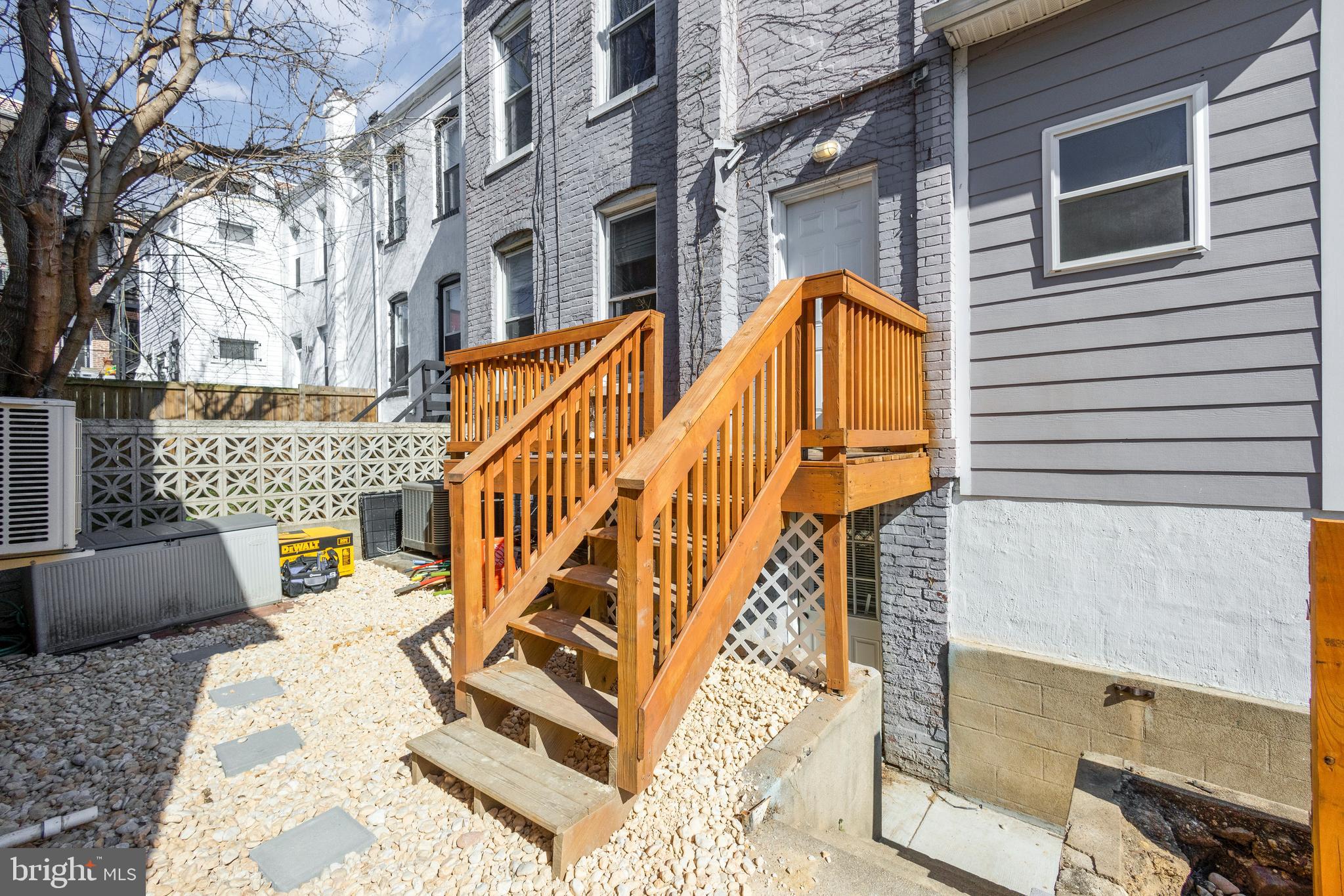 1628 Eckington Pl NE