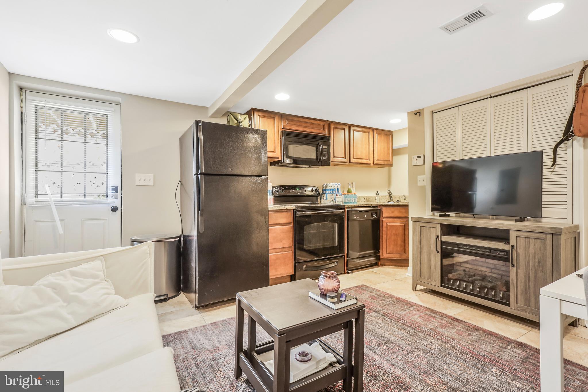 1628 Eckington Pl NE