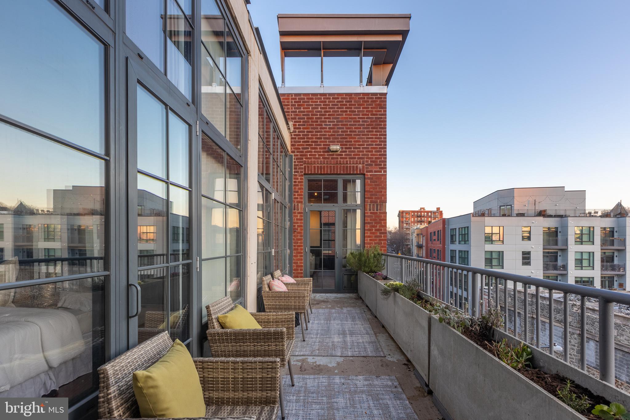 2328 Champlain St NW #416