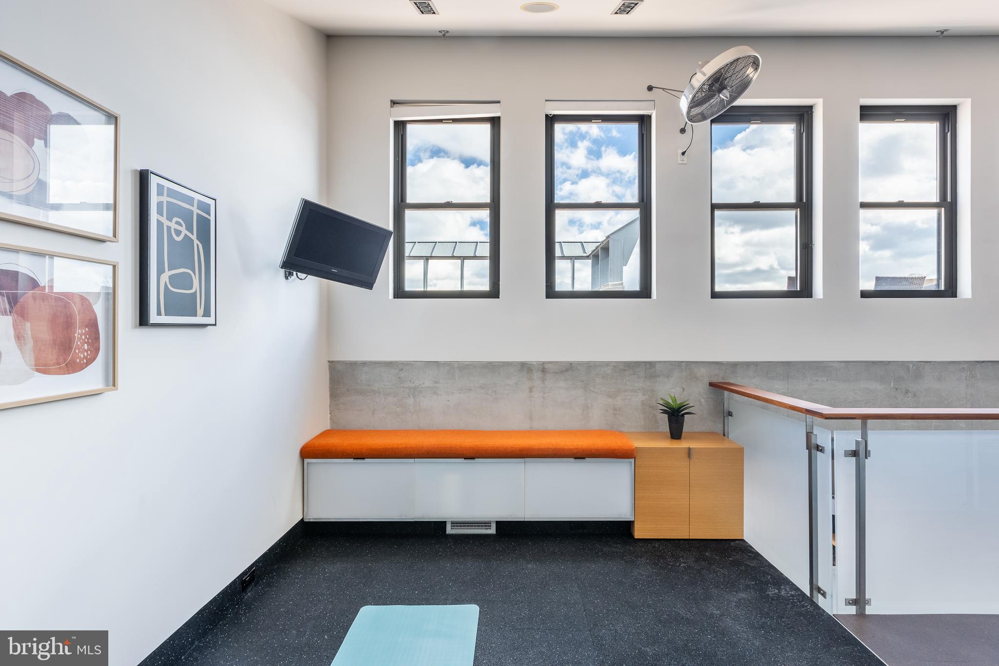 2328 Champlain St NW #416