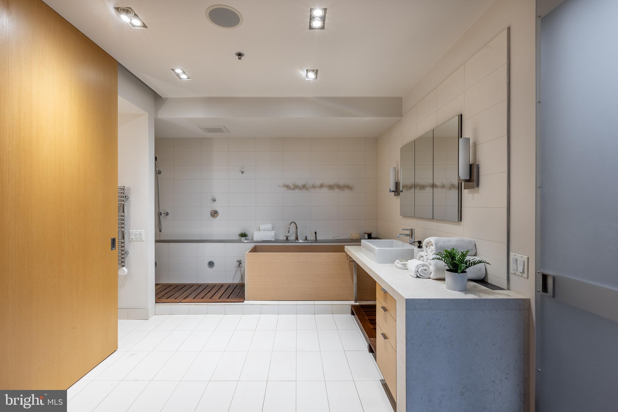 2328 Champlain St NW #416