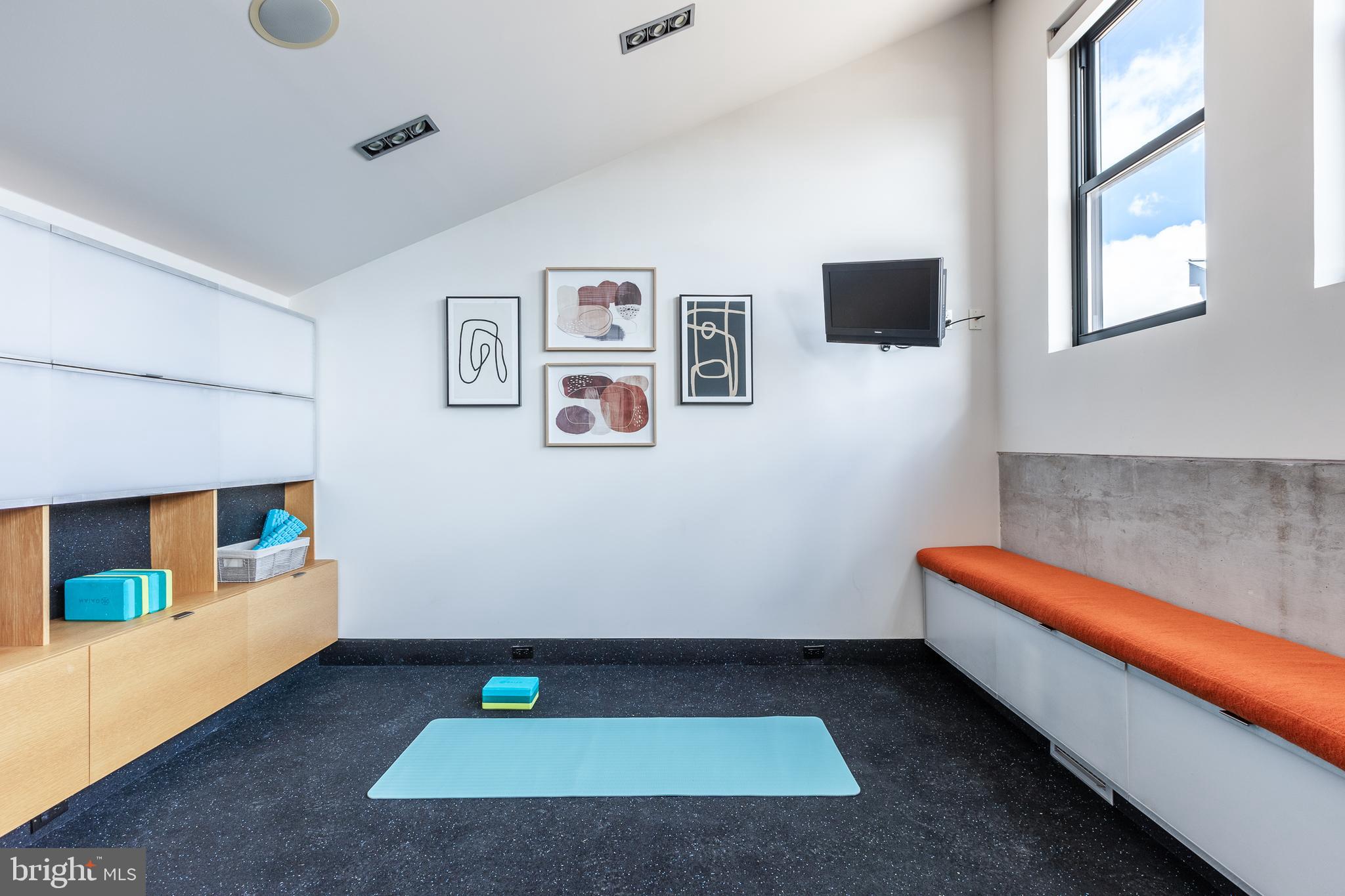 2328 Champlain St NW #416