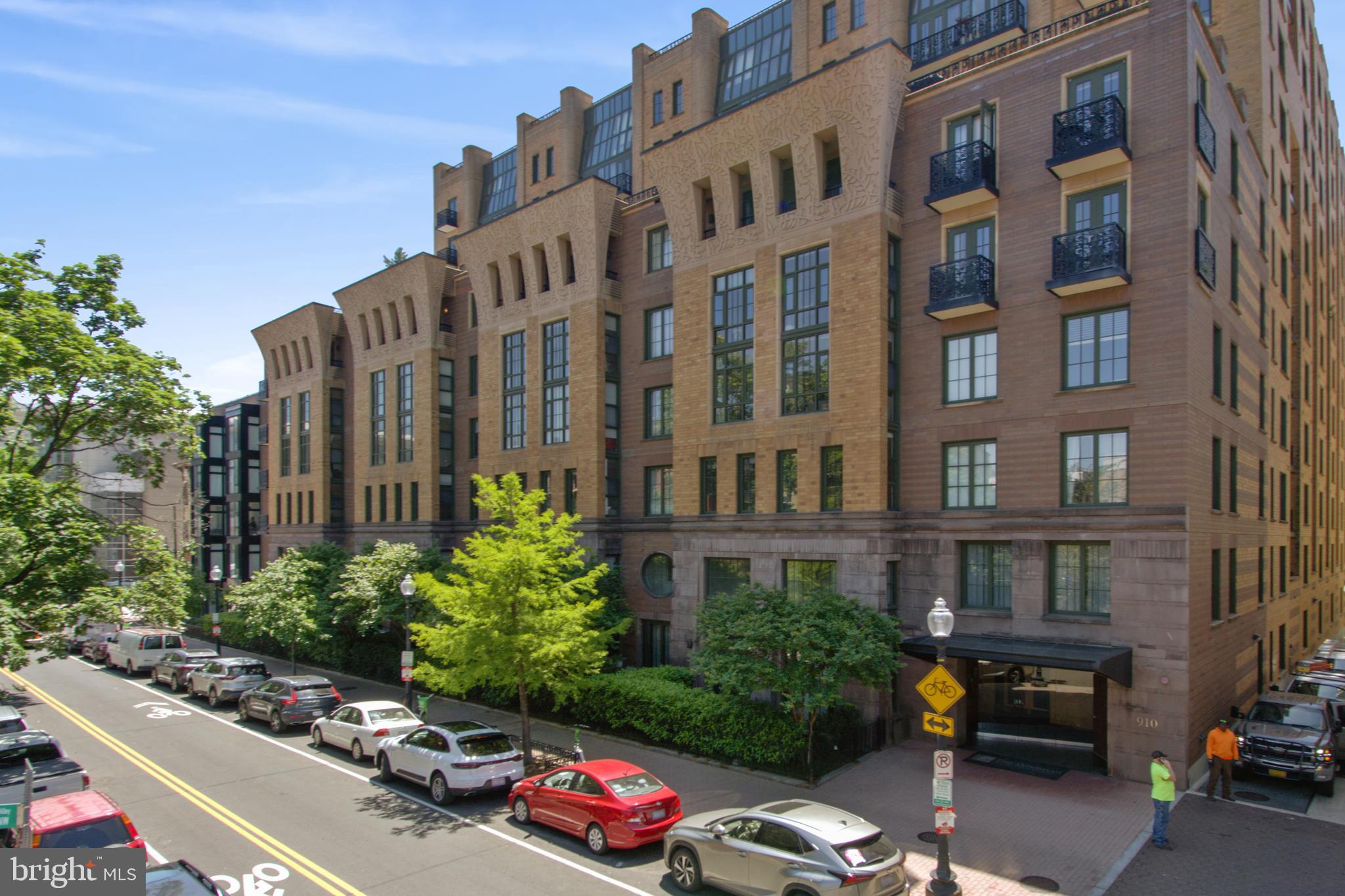 910 M St NW #1002