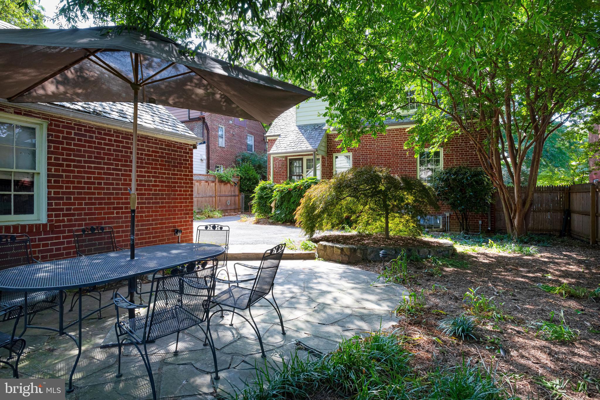 2833 Northampton St NW