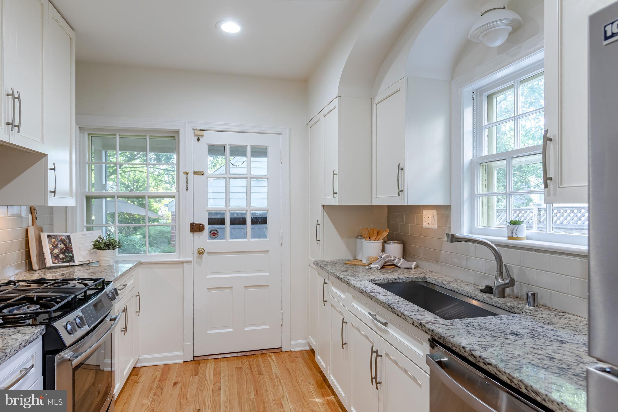 2833 Northampton St NW