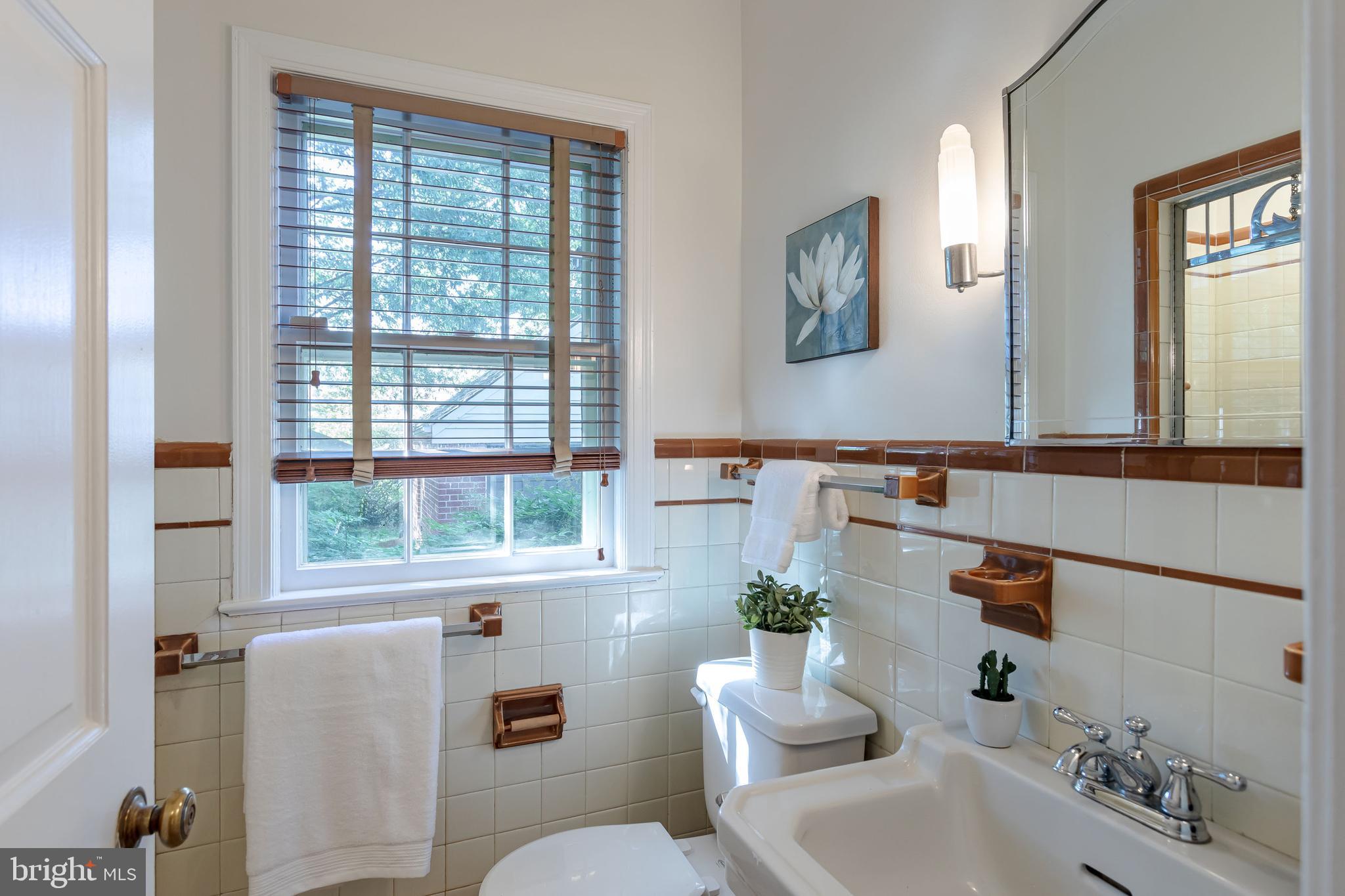 2833 Northampton St NW