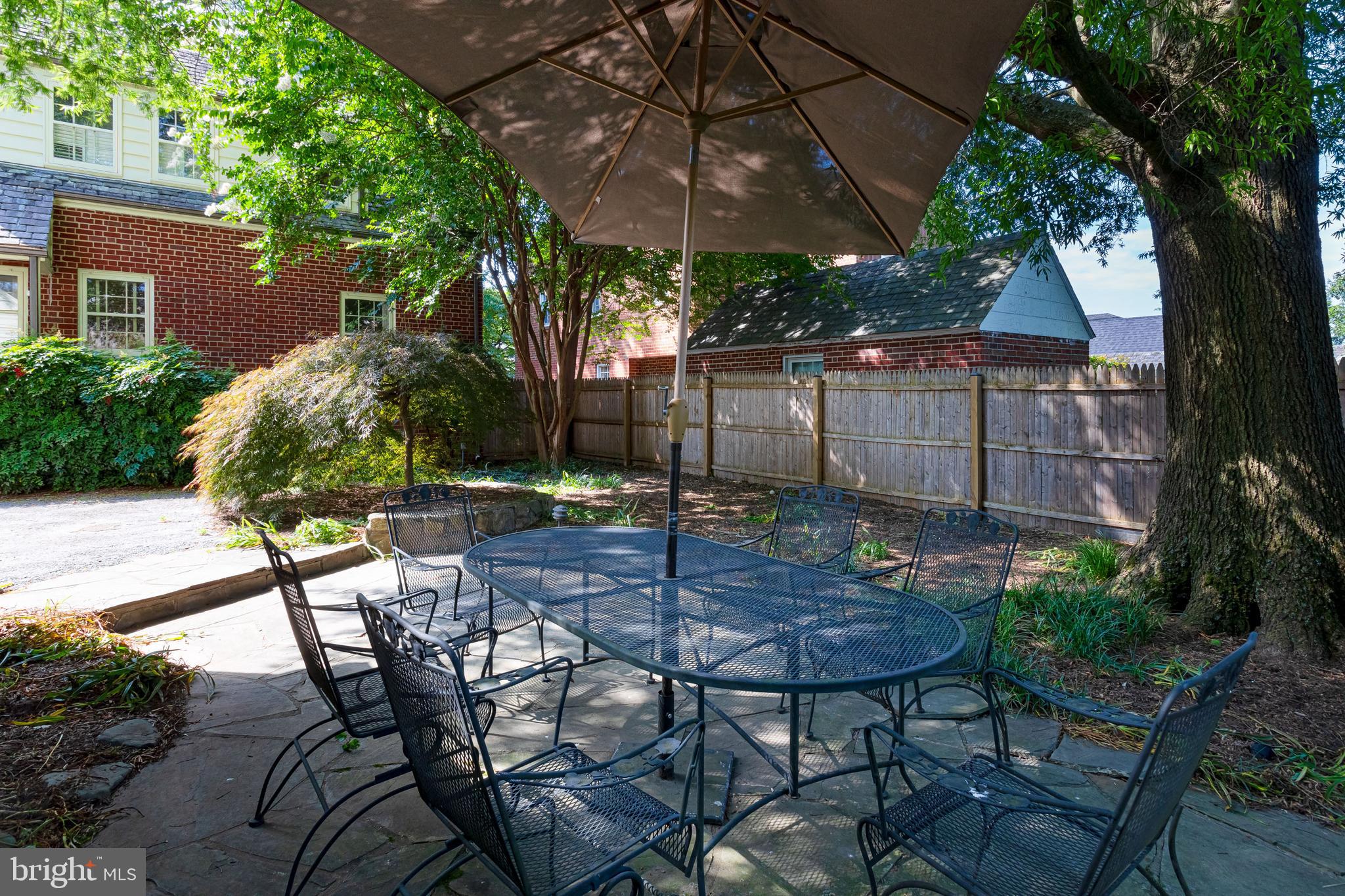 2833 Northampton St NW