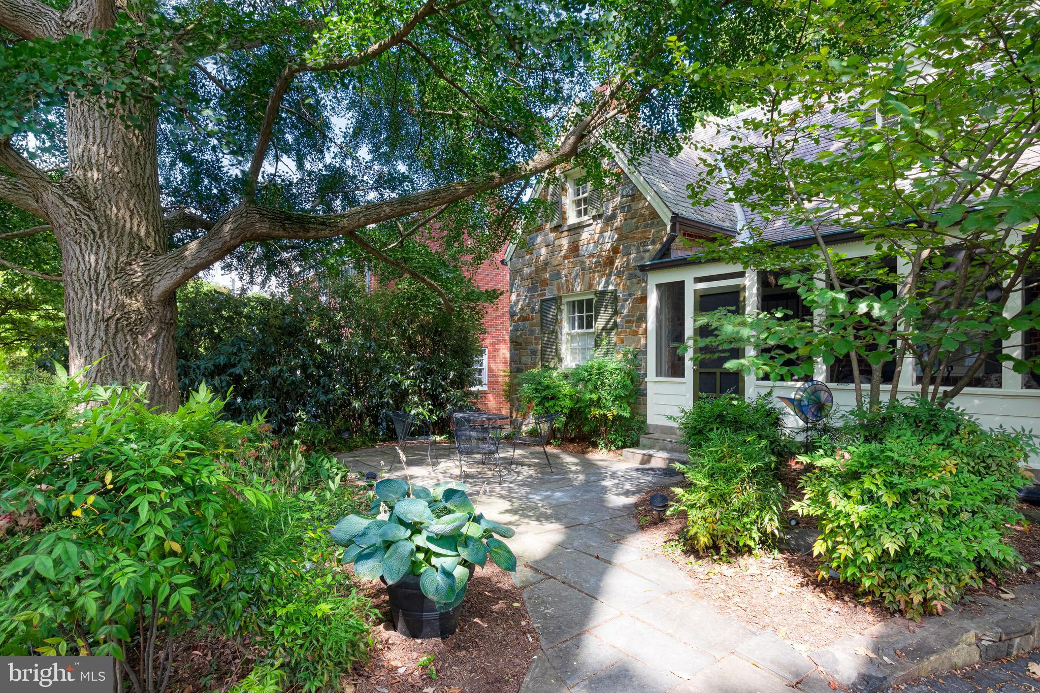 2833 Northampton St NW