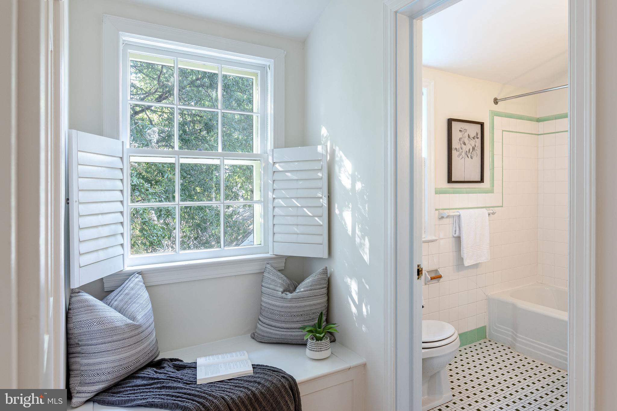 2833 Northampton St NW