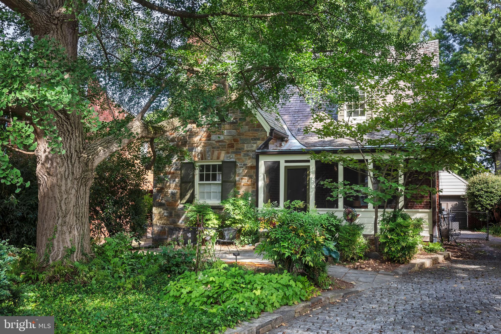 2833 Northampton St NW