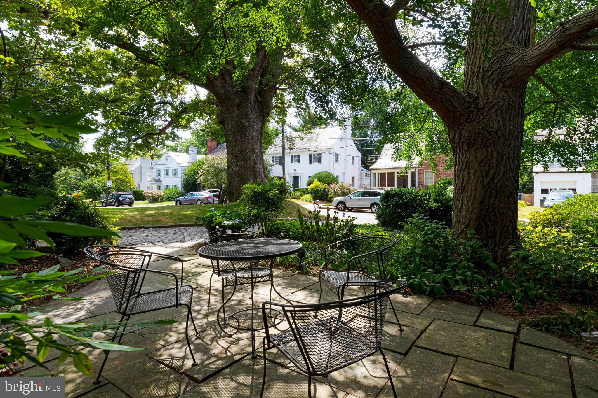 2833 Northampton St NW