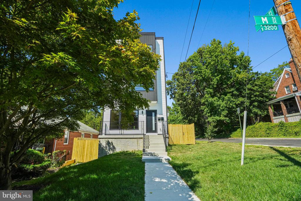 3246 M St SE