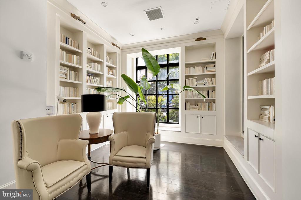 1011 M St NW #602