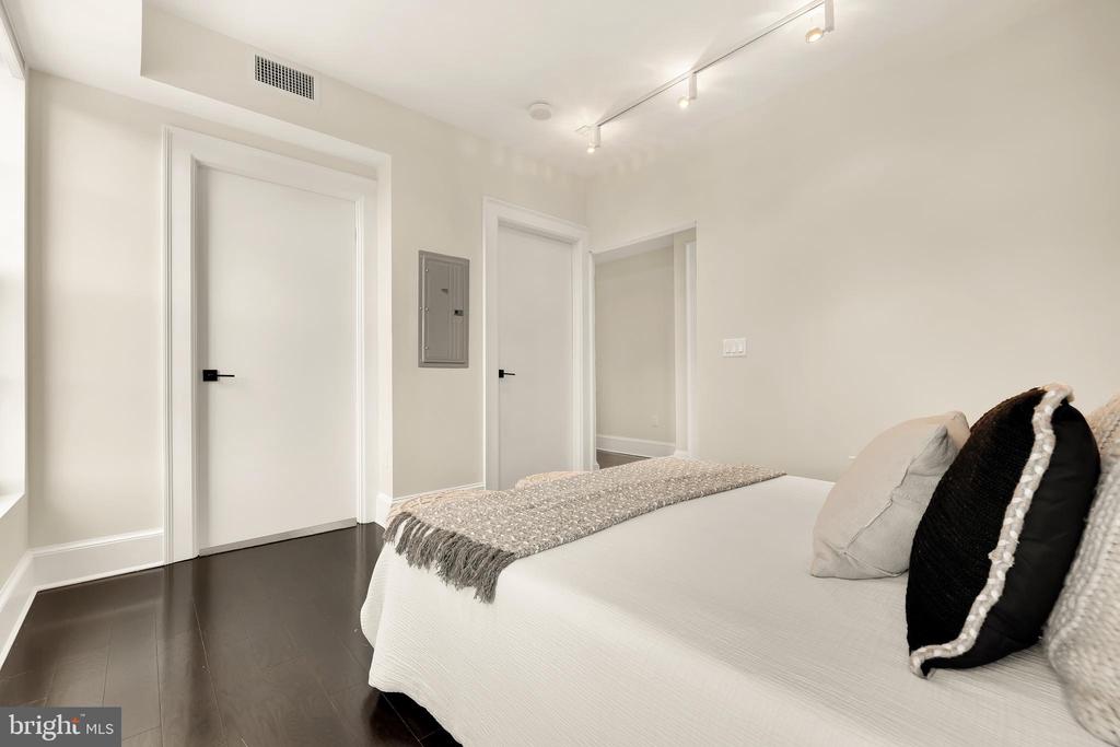 1011 M St NW #602