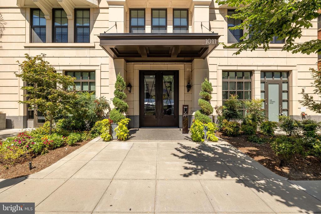 1011 M St NW #602