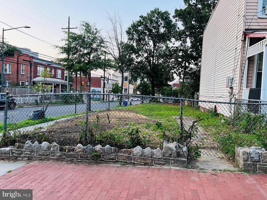1600 U St SE