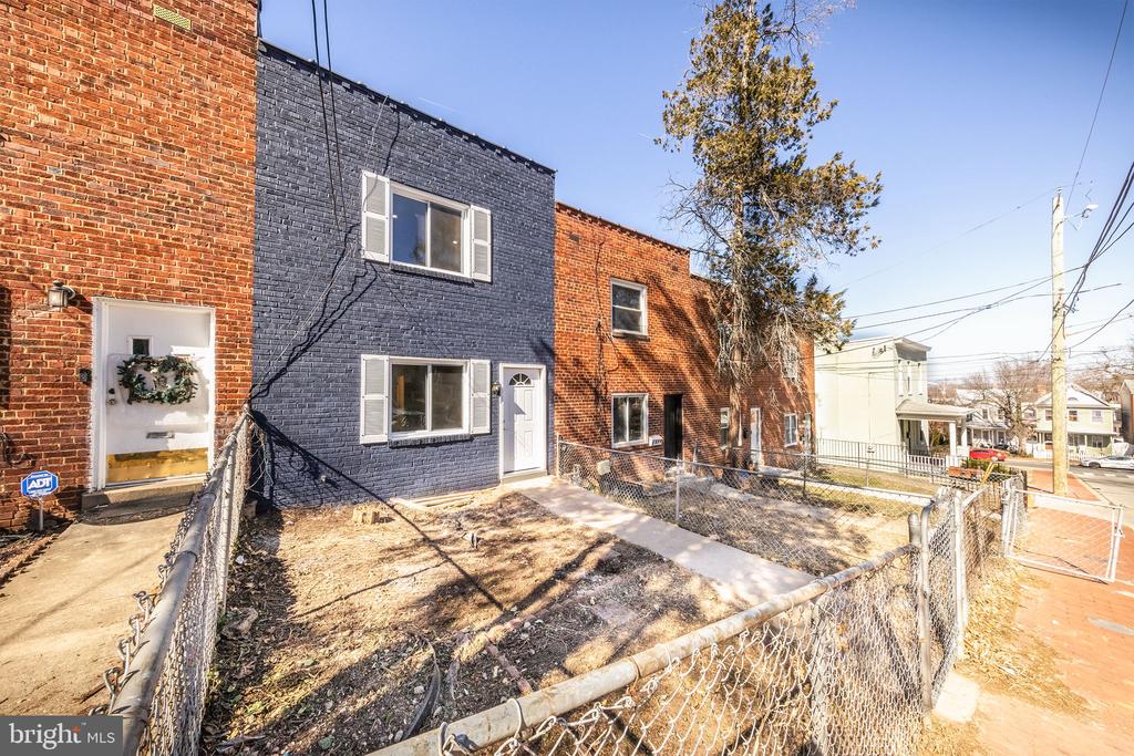 2321 Chester St SE
