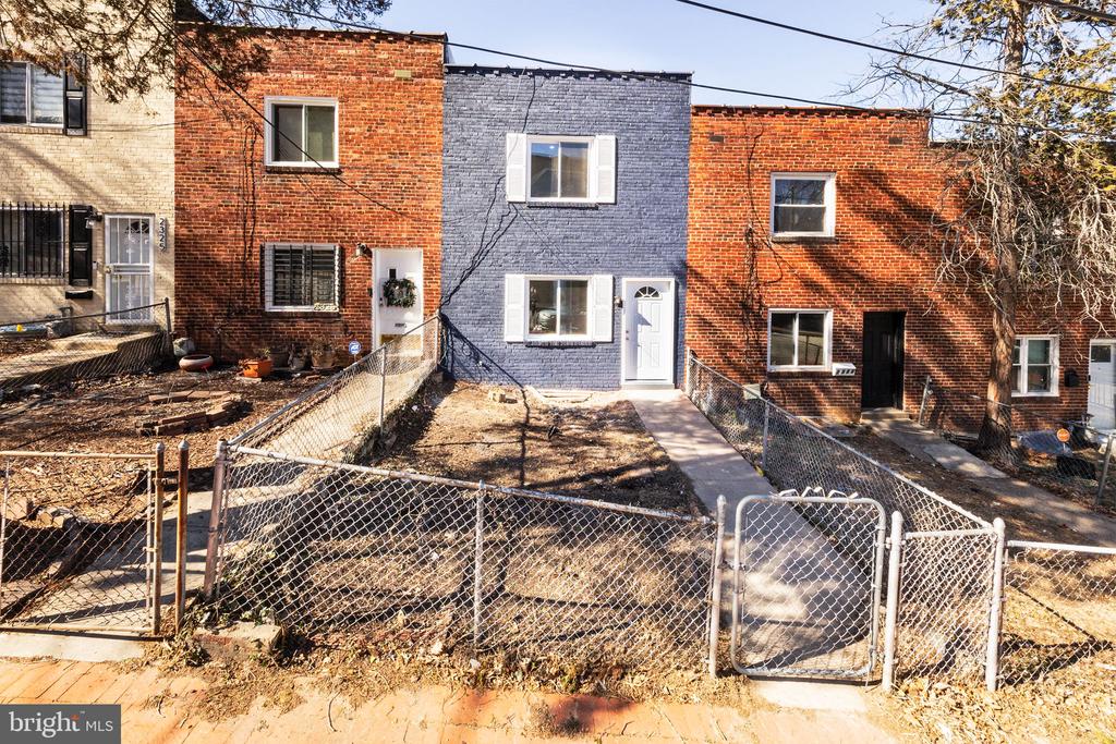 2321 Chester St SE