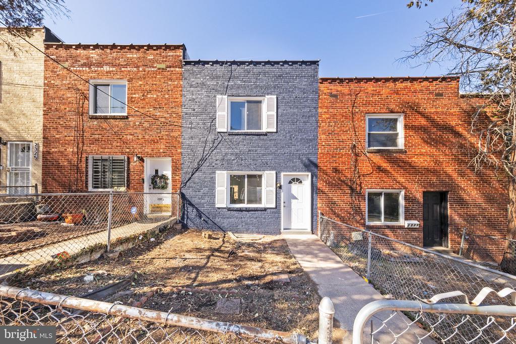 2321 Chester St SE