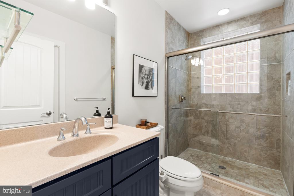 1464 Harvard St NW #3