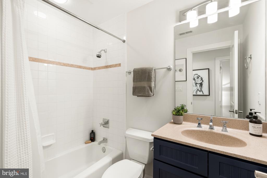 1464 Harvard St NW #3