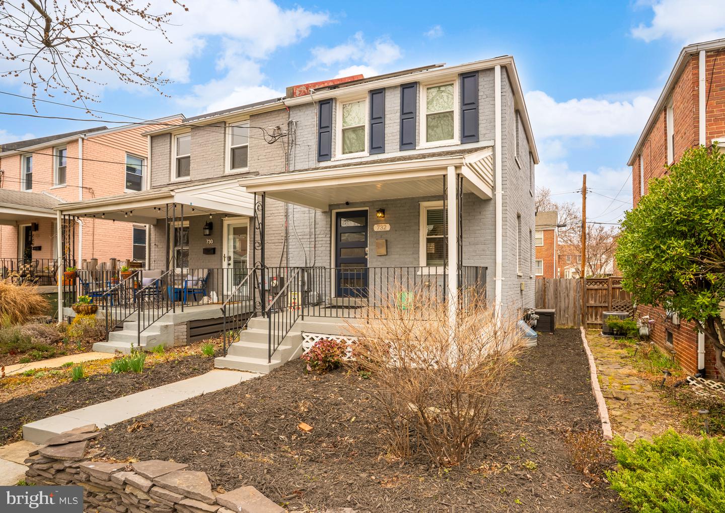 732 Emerson St NE