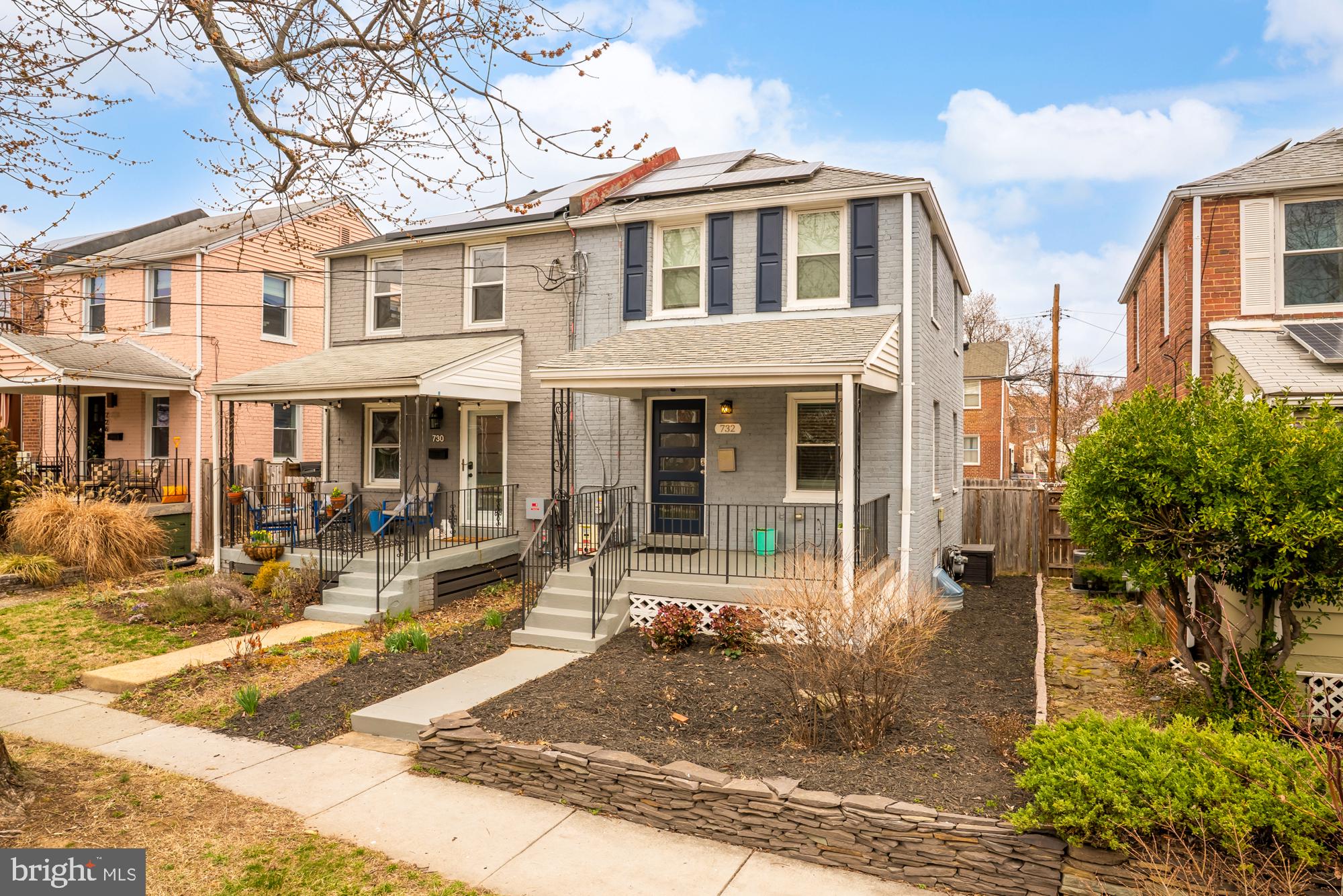 732 Emerson St NE