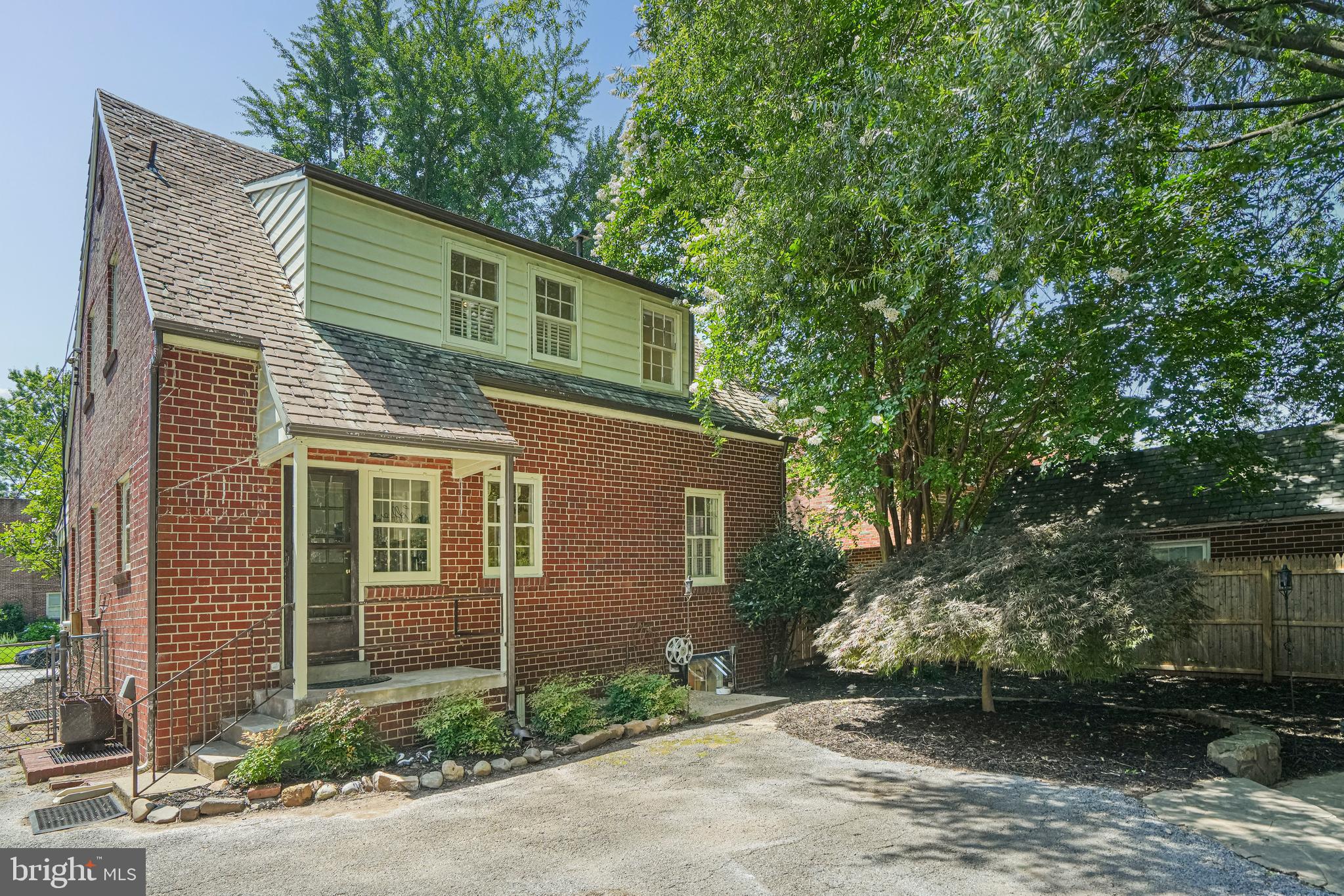 2833 Northampton St NW