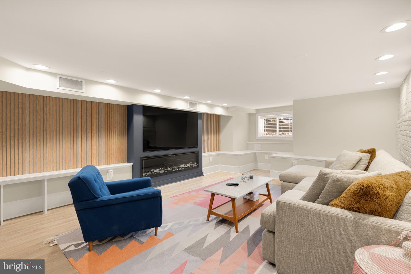2221 13th St NW