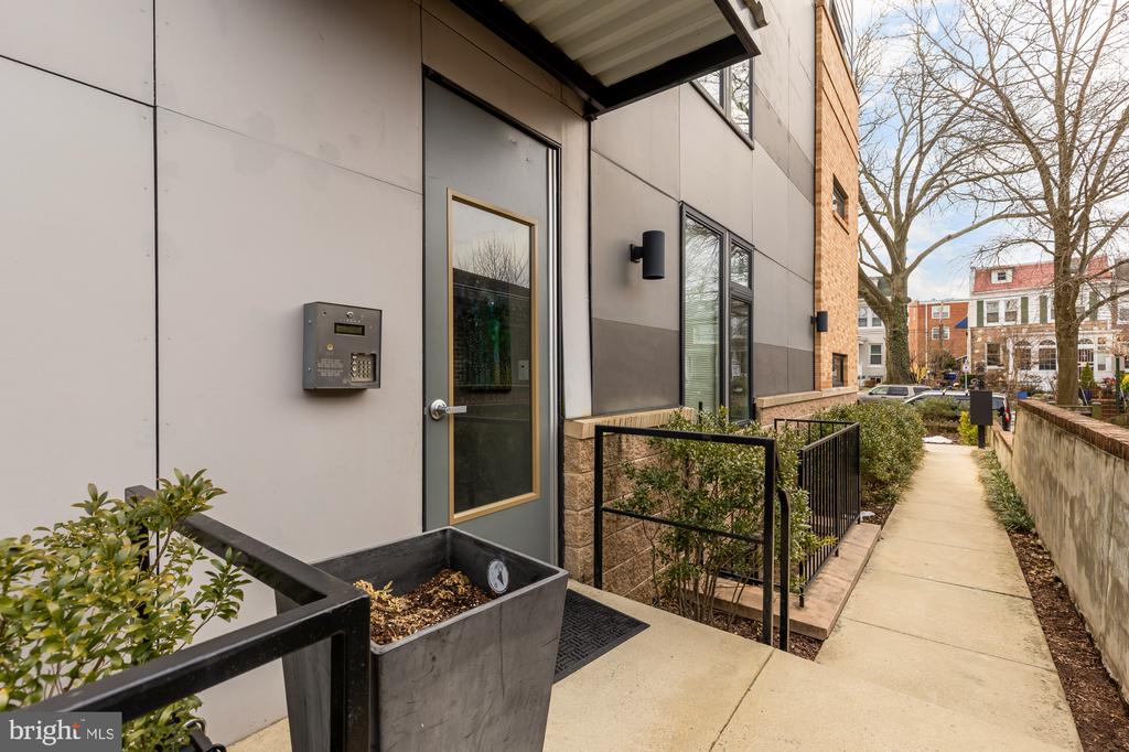 129 VARNUM STREET NW 6