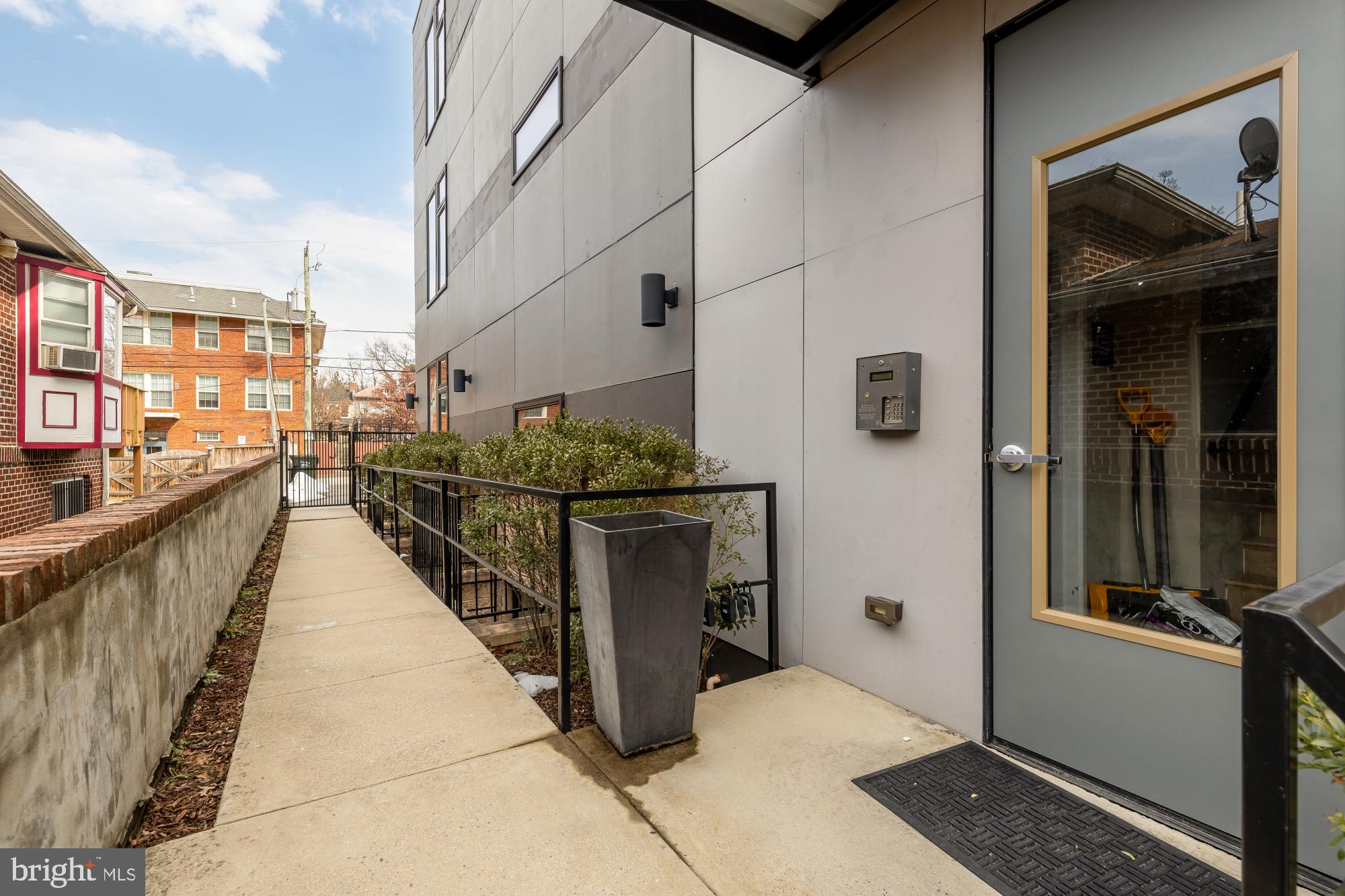 129 VARNUM STREET NW 6