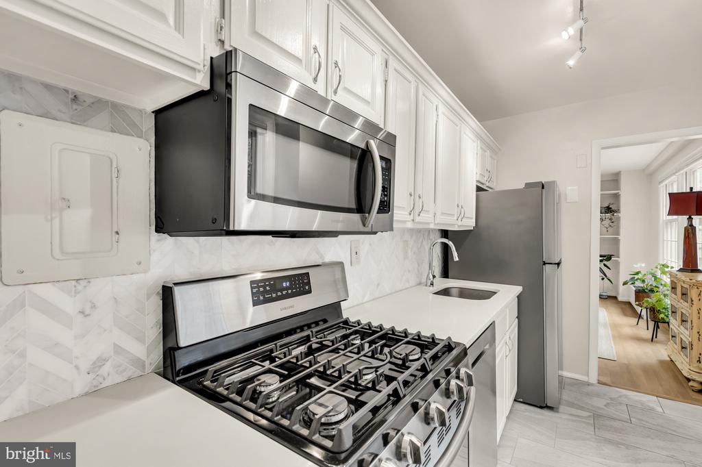 1880 COLUMBIA ROAD NW 203