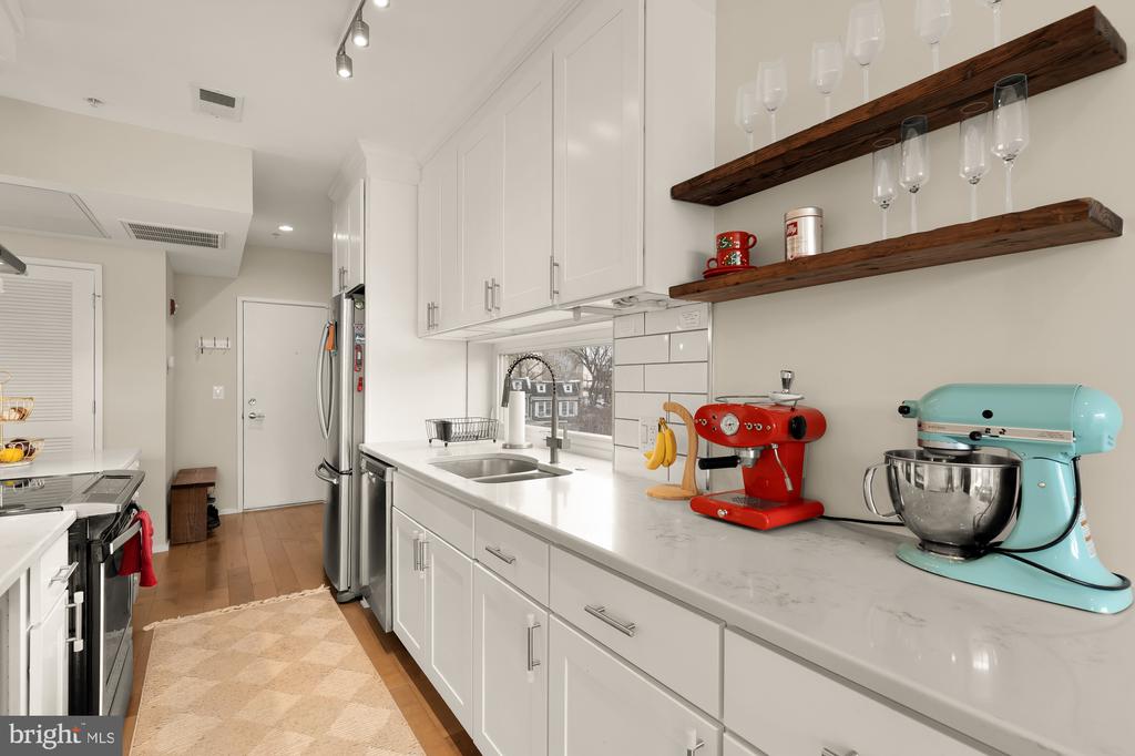 129 VARNUM STREET NW Unit: 6