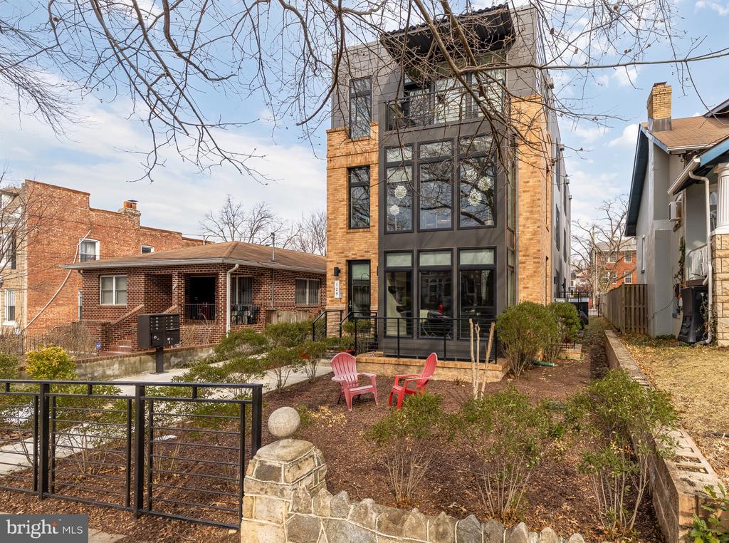129 VARNUM STREET NW Unit: 6
