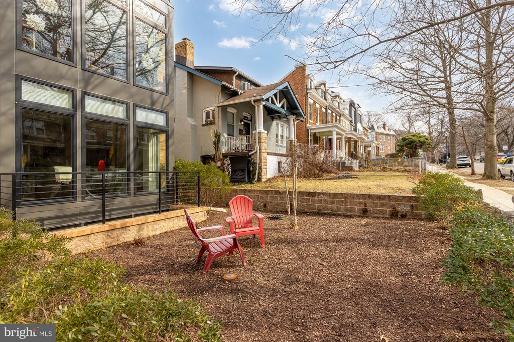 129 VARNUM STREET NW Unit: 6