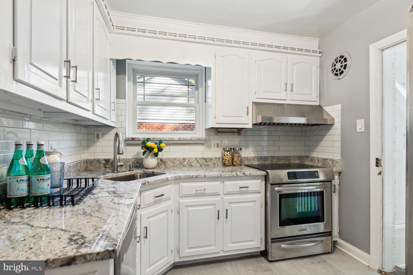815 Davis Ave