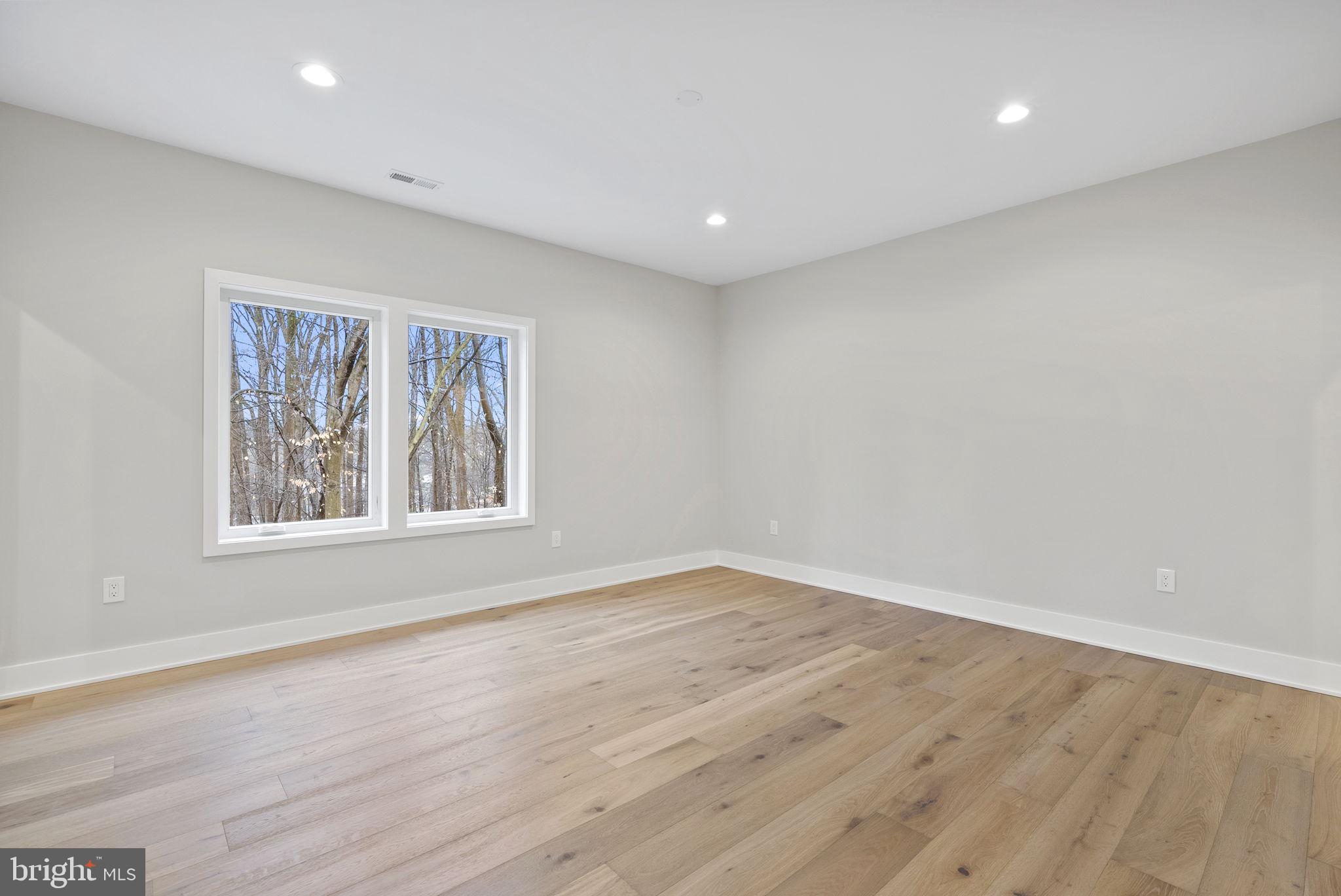 7112 Amy Ln