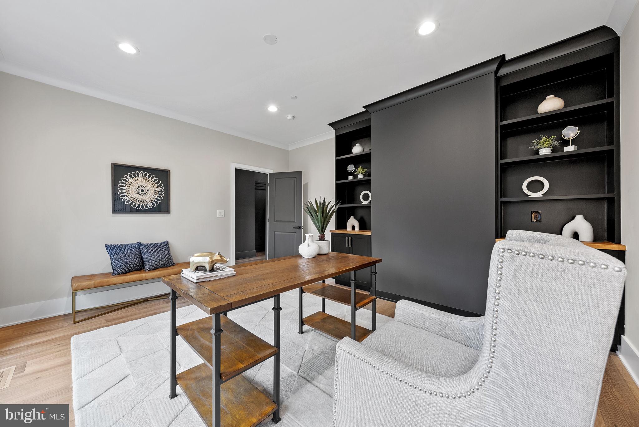 7112 Amy Ln