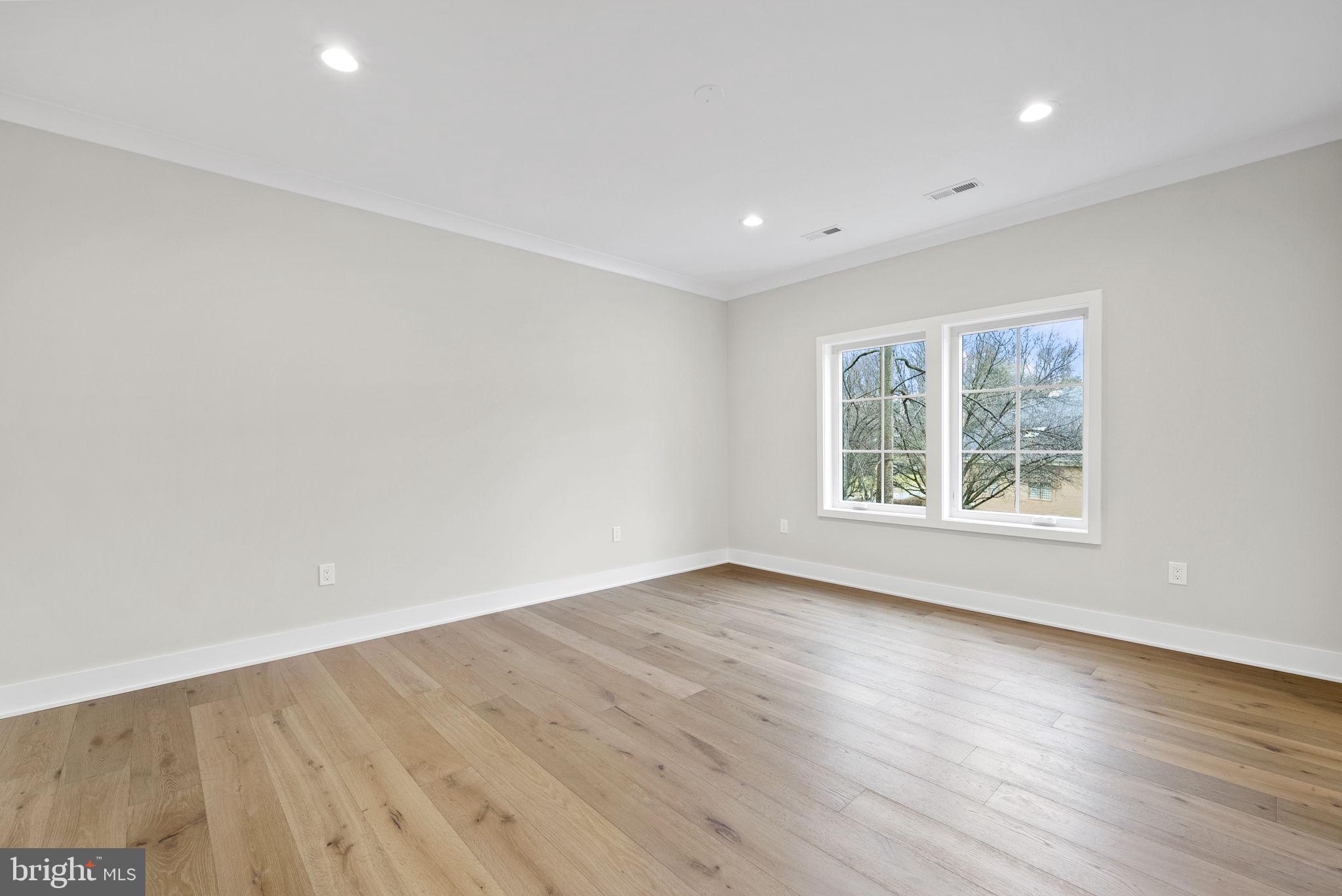 7112 Amy Ln