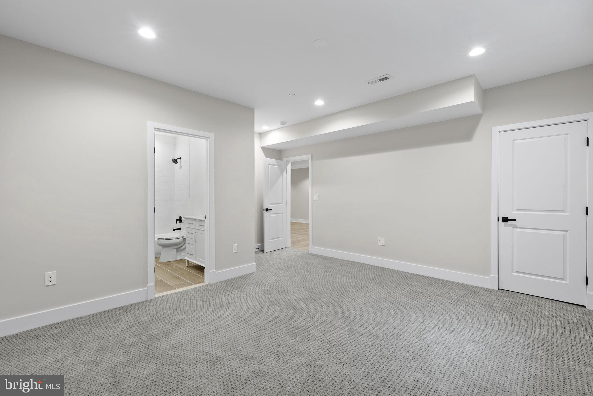 7112 Amy Ln