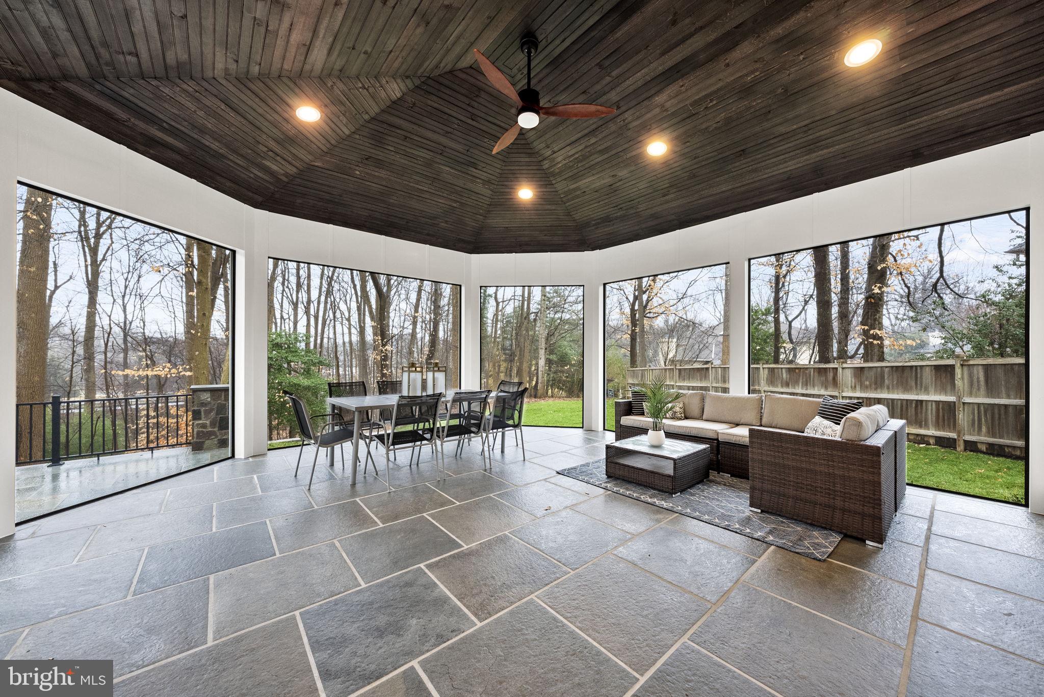 7112 Amy Ln