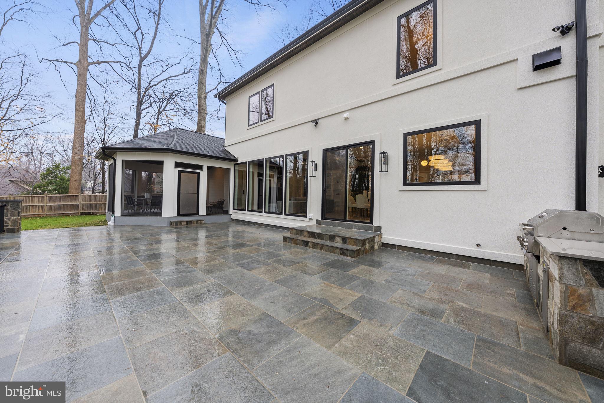 7112 Amy Ln