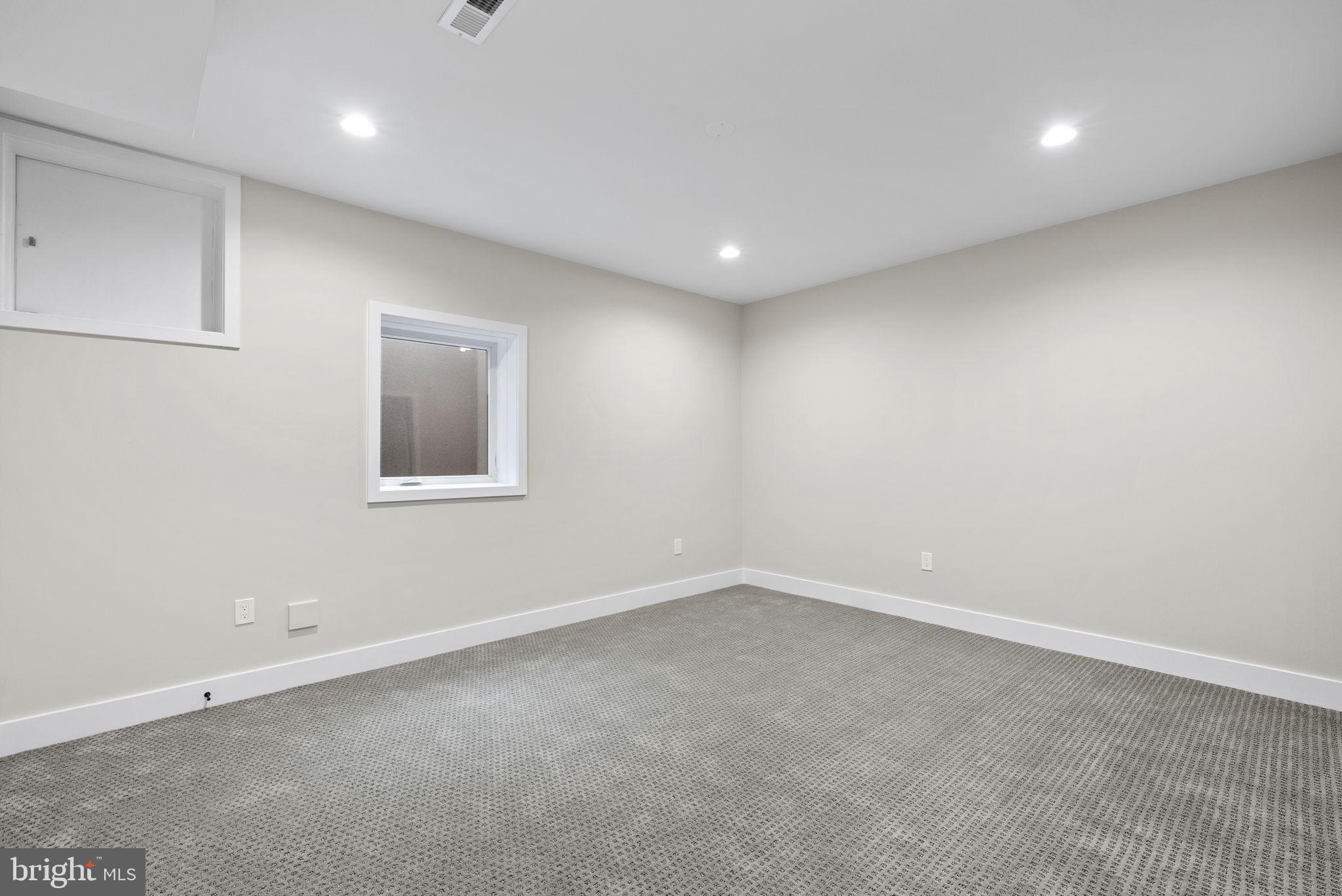7112 Amy Ln