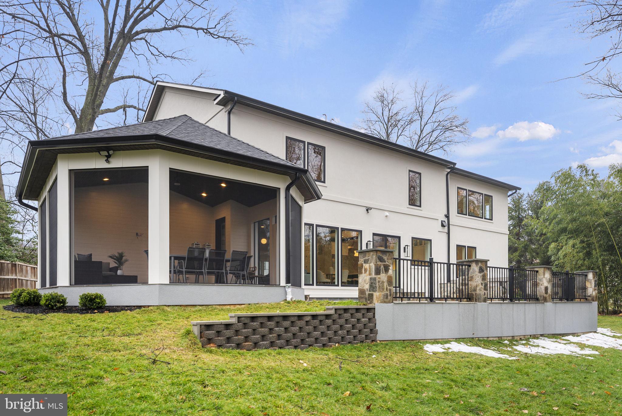 7112 Amy Ln