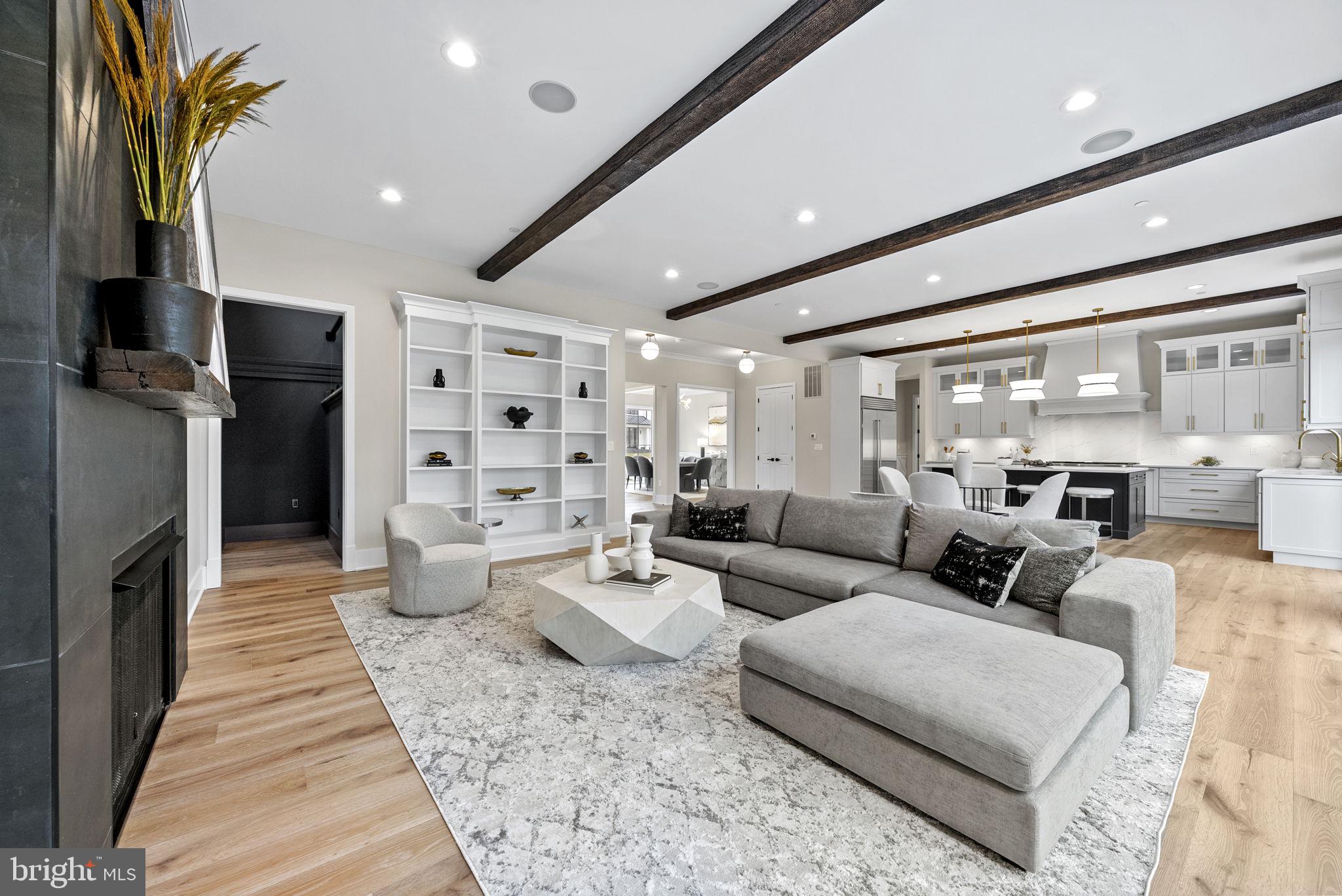 7112 Amy Ln